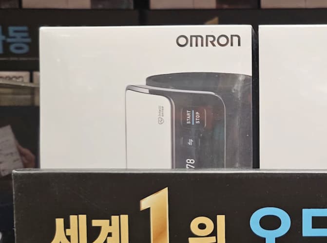 오므론 자동 전자 혈압계  모델명 HEM-7600T